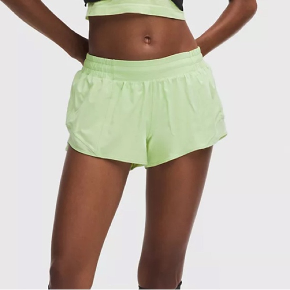 lululemon athletica Lemongrass low rise Hotty Hot shorts *reposh*